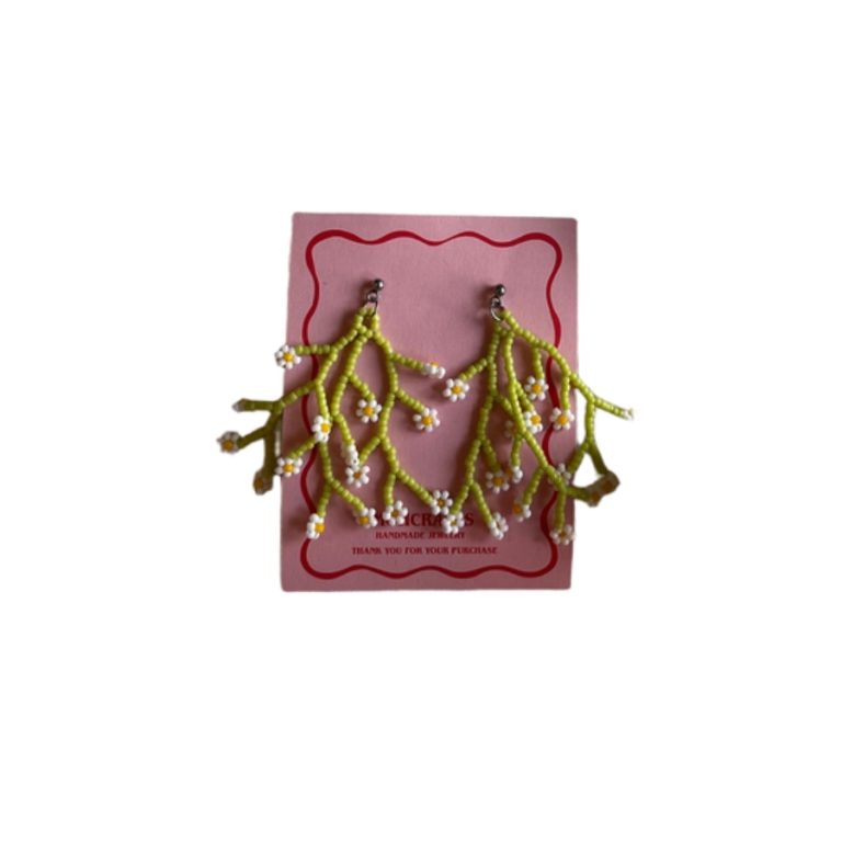 گوشواره شاخه منجوق سبز و گل سفید